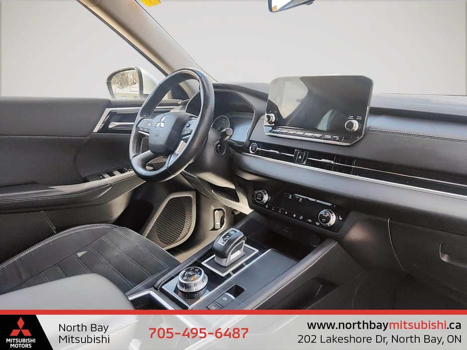 2023 Mitsubishi OUTLANDER LE PREMIUM-12