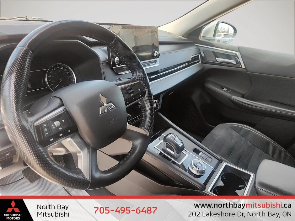 2023 Mitsubishi OUTLANDER LE PREMIUM-10