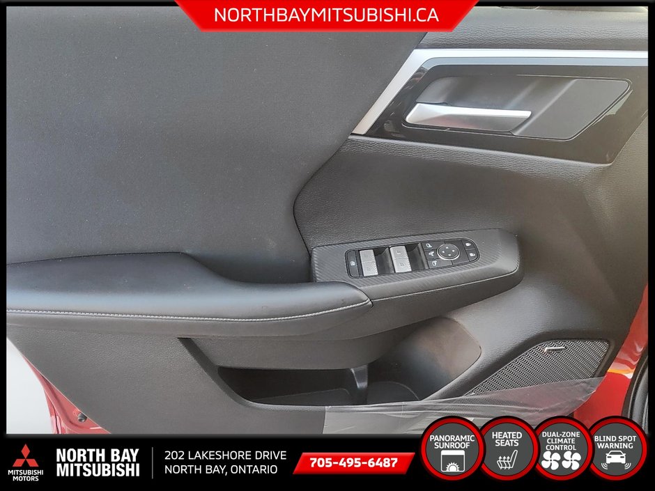 2025 Mitsubishi OUTLANDER SE-8