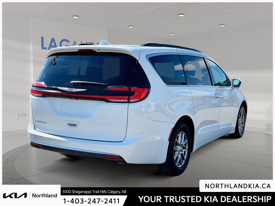 2022 Chrysler Pacifica Touring-3