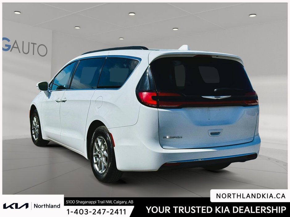 2022 Chrysler Pacifica Touring-1