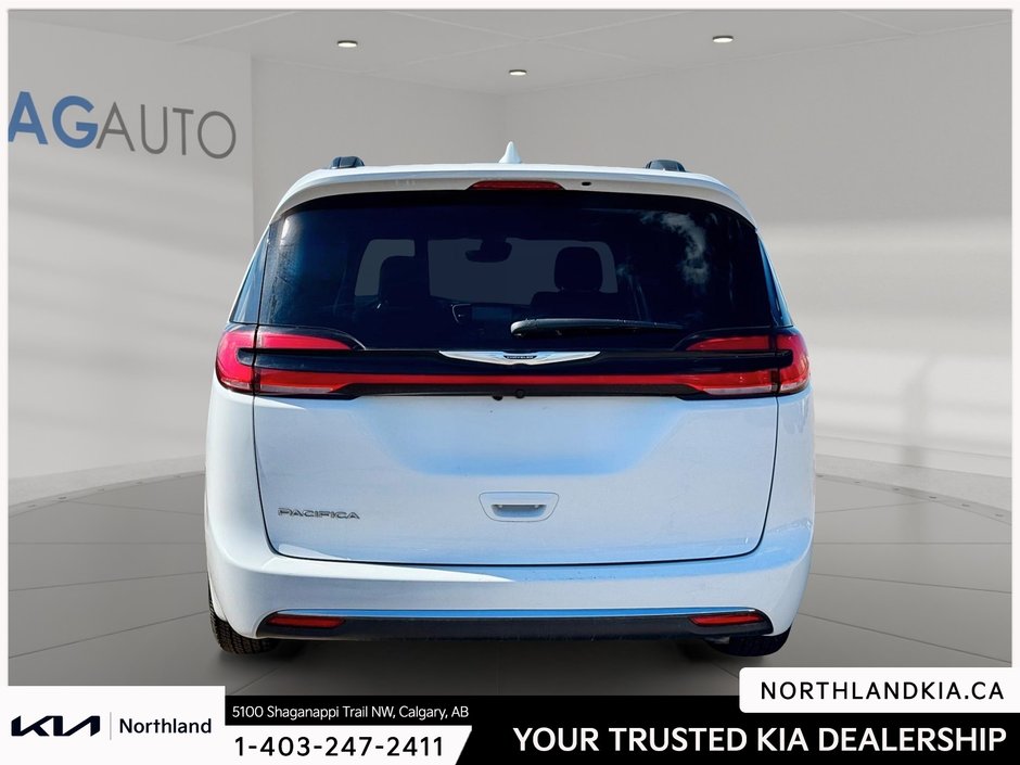 2022 Chrysler Pacifica Touring-2