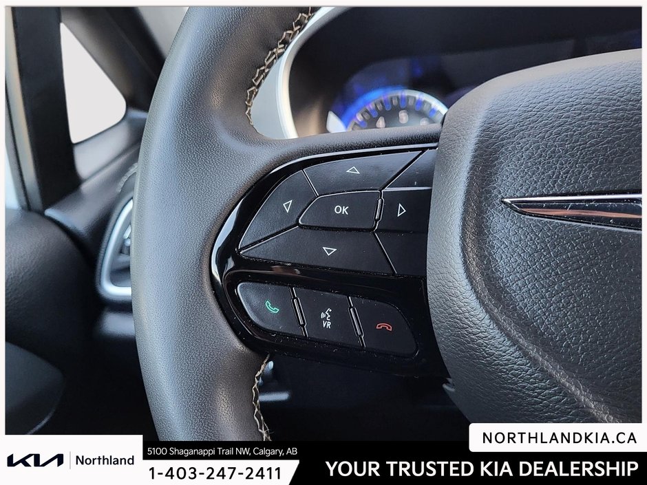2022 Chrysler Pacifica Touring-11