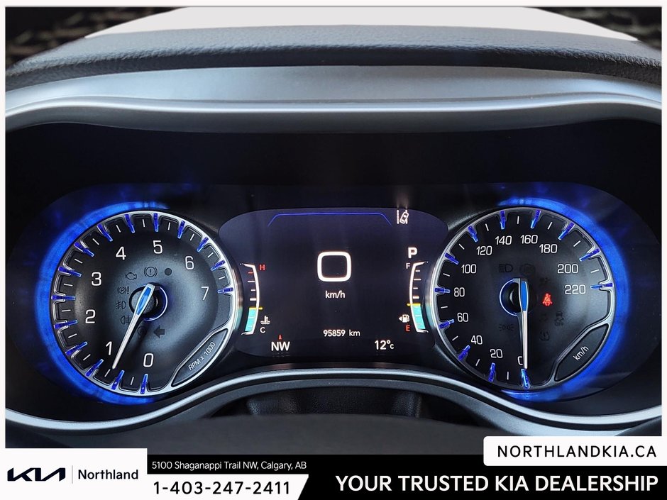 2022 Chrysler Pacifica Touring-13