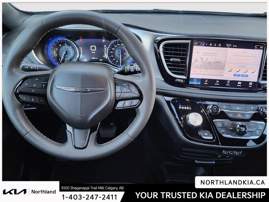 2022 Chrysler Pacifica Touring-10