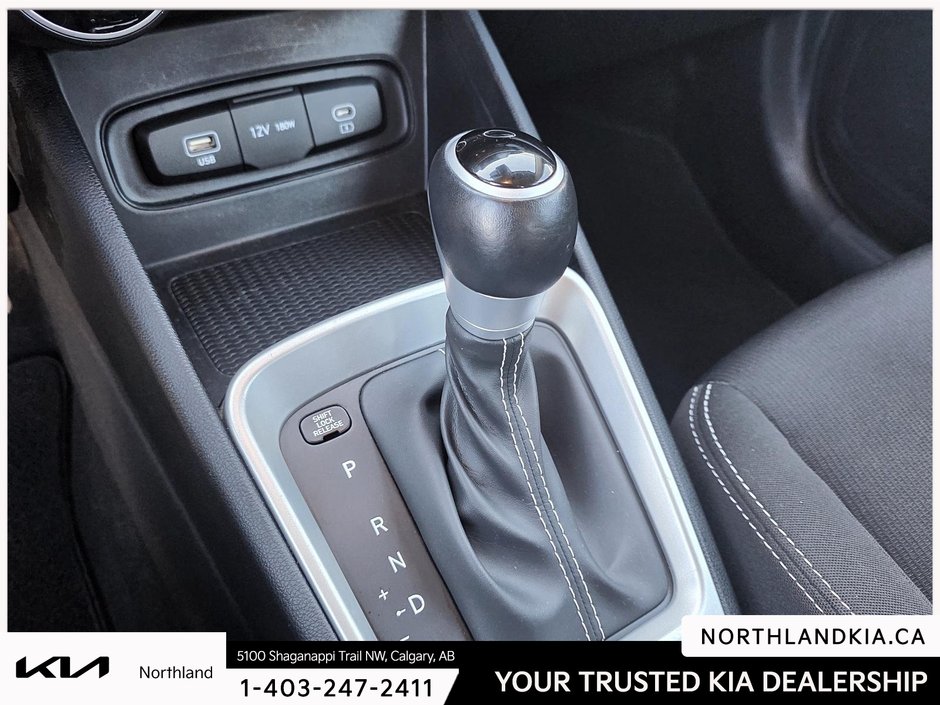 2023 Hyundai Venue Preferred-16