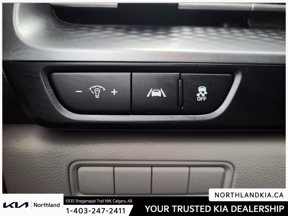 2023 Kia Carnival LX-8