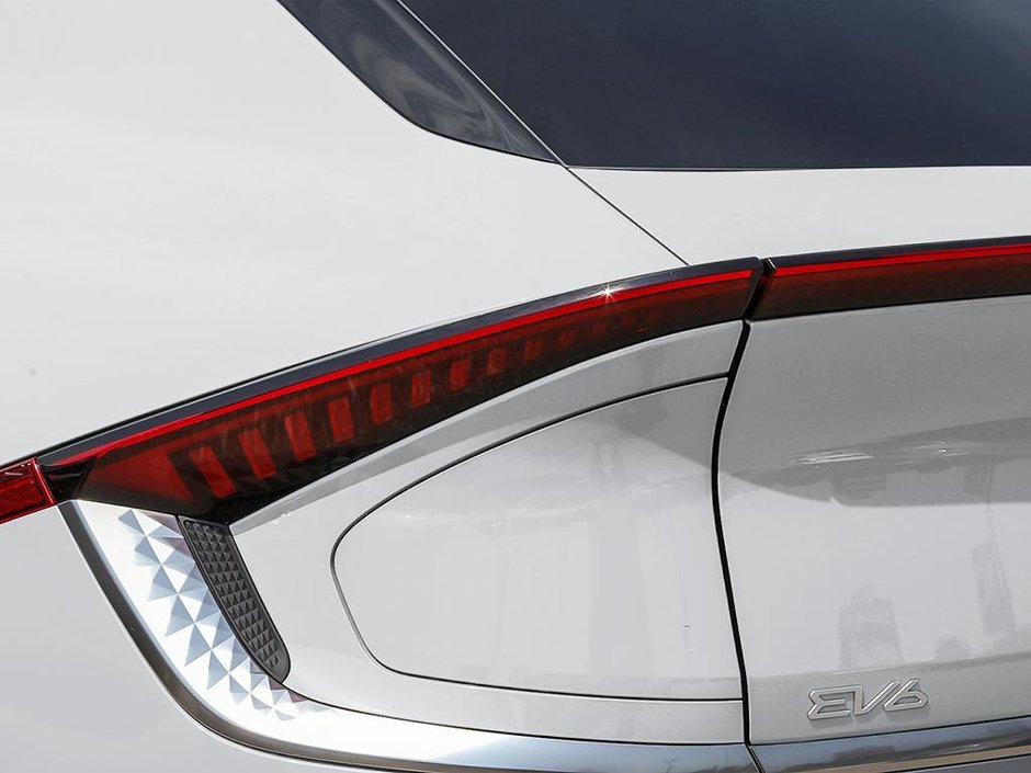 2025 Kia EV6 Land AWD w/ Premium Pkg-9