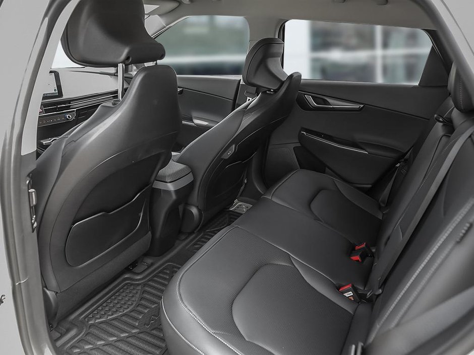 2025 Kia EV6 Land AWD w/ Premium Pkg-19