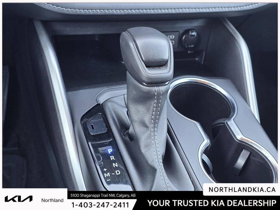 2024 Toyota Highlander LE-13