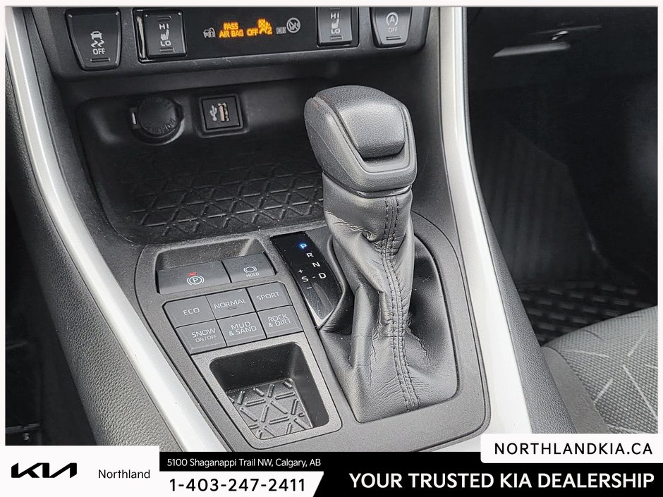 2023 Toyota RAV4 XLE-17