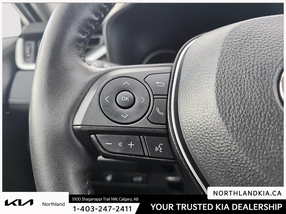 2023 Toyota RAV4 XLE-12