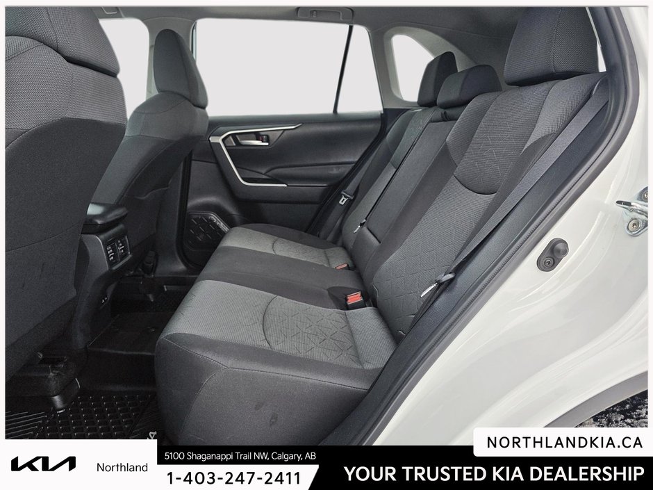 2023 Toyota RAV4 XLE-18