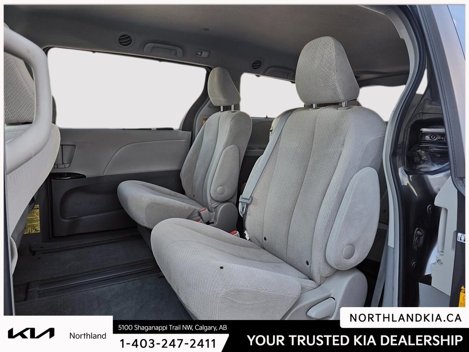 2014 Toyota Sienna LE-9