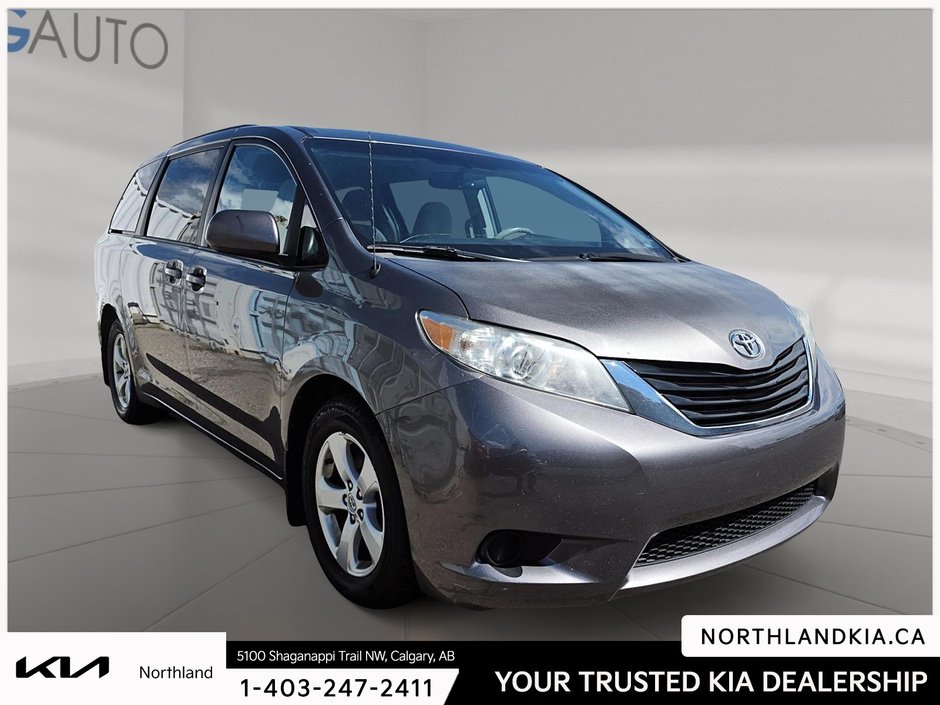 2014 Toyota Sienna LE-4