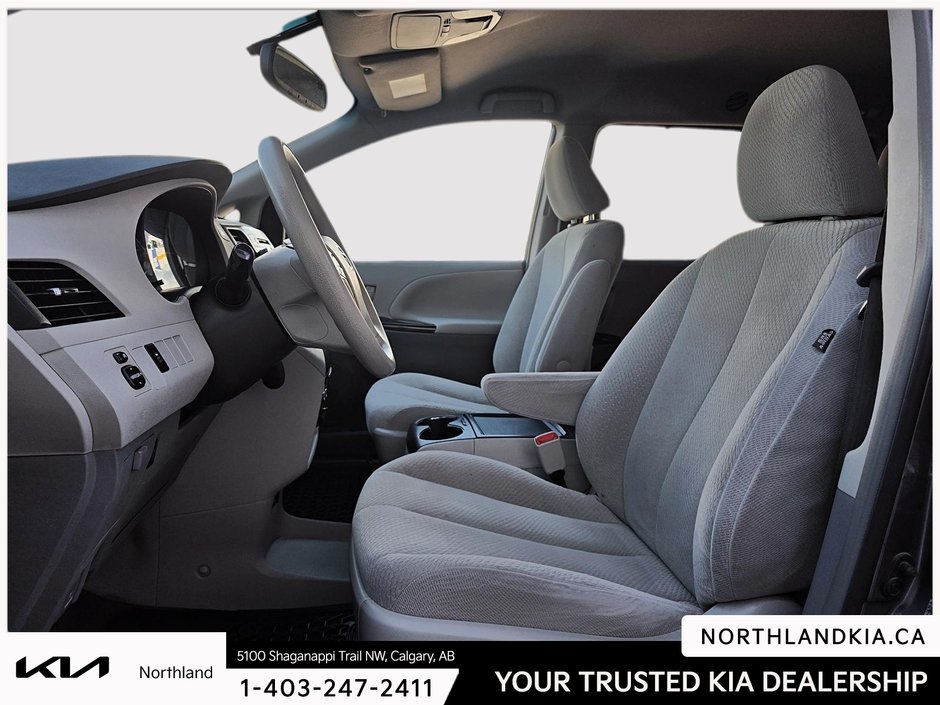 2014 Toyota Sienna LE-8