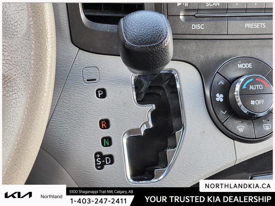 2014 Toyota Sienna LE-16