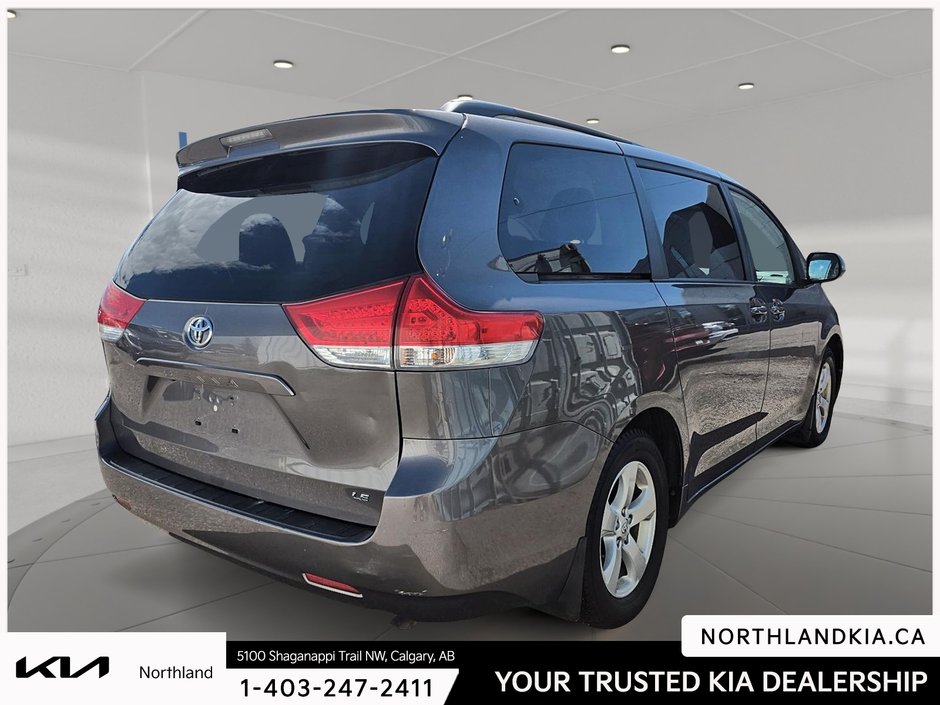 2014 Toyota Sienna LE-3