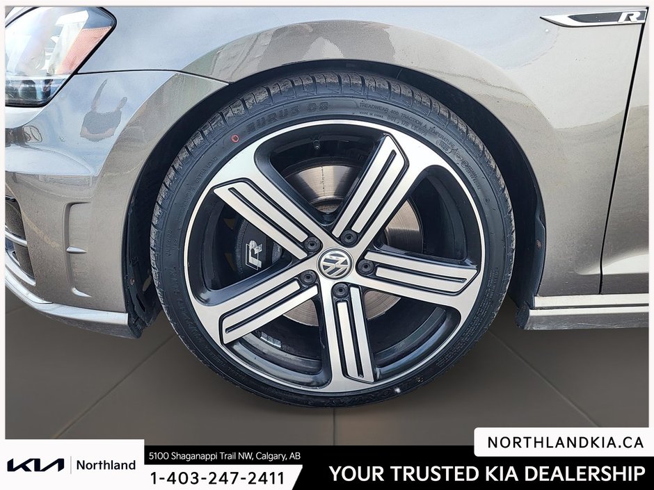 2017 Volkswagen Golf R 2.0 TSI-6