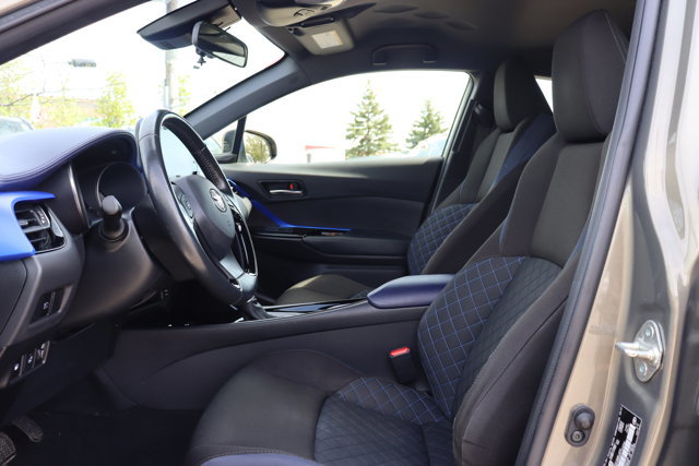 2021 Toyota C-HR XLE Premium FWD Lease Trade-in | Low KM-6