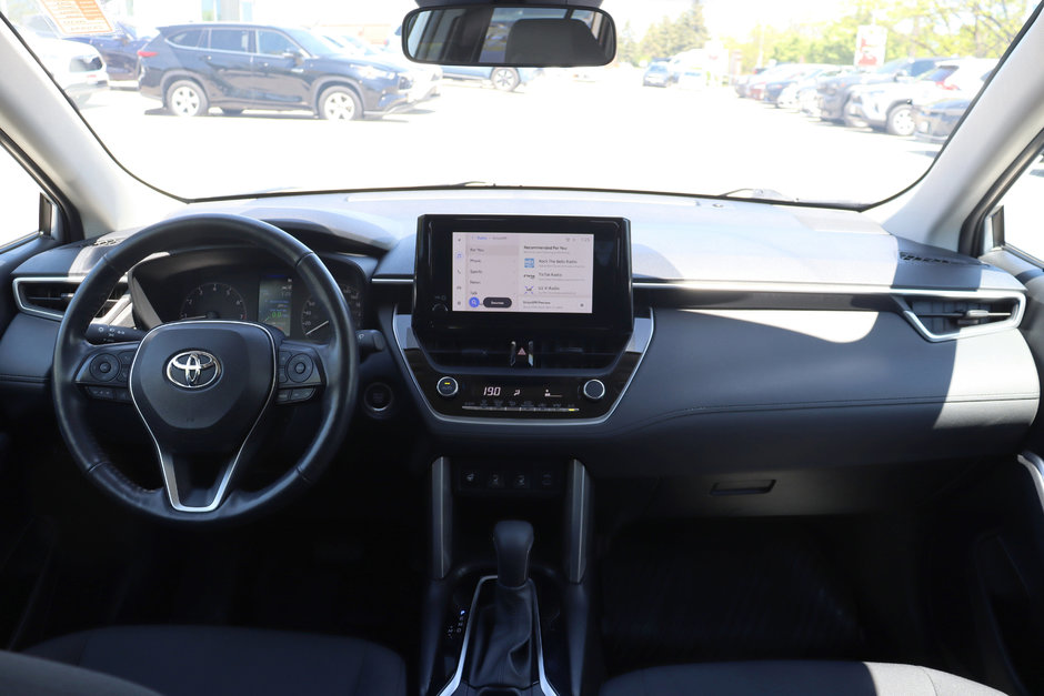 2023 Toyota COROLLA CROSS LE FWD | Low KM | Clean Carfax-8