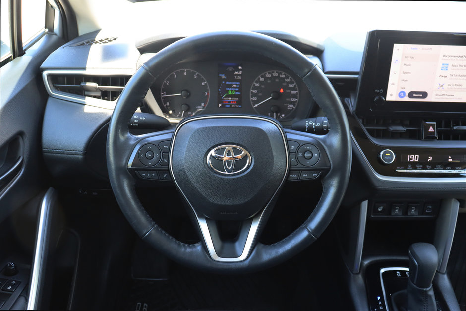 2023 Toyota COROLLA CROSS LE FWD | Low KM | Clean Carfax-9