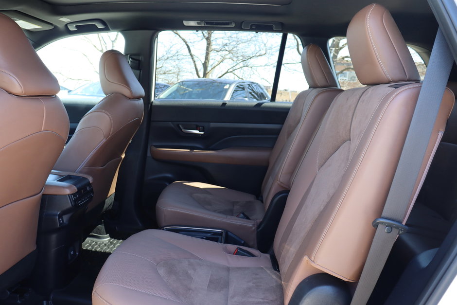 2024 Toyota Grand Highlander Hybrid Electric Platinum AWD Lease Trade-in-7