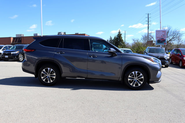 2021 Toyota Highlander XLE AWD Lease-Trase-in | Low KM | 8-Pass-3