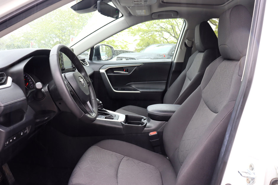2021 Toyota RAV4 XLE AWD Lease Trade-in | Low KM | Sunroof-6