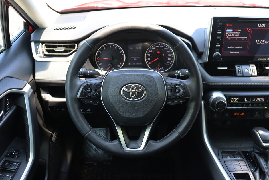2022 Toyota RAV4 XLE AWD Lease Trade-in | Clean Carfax-9