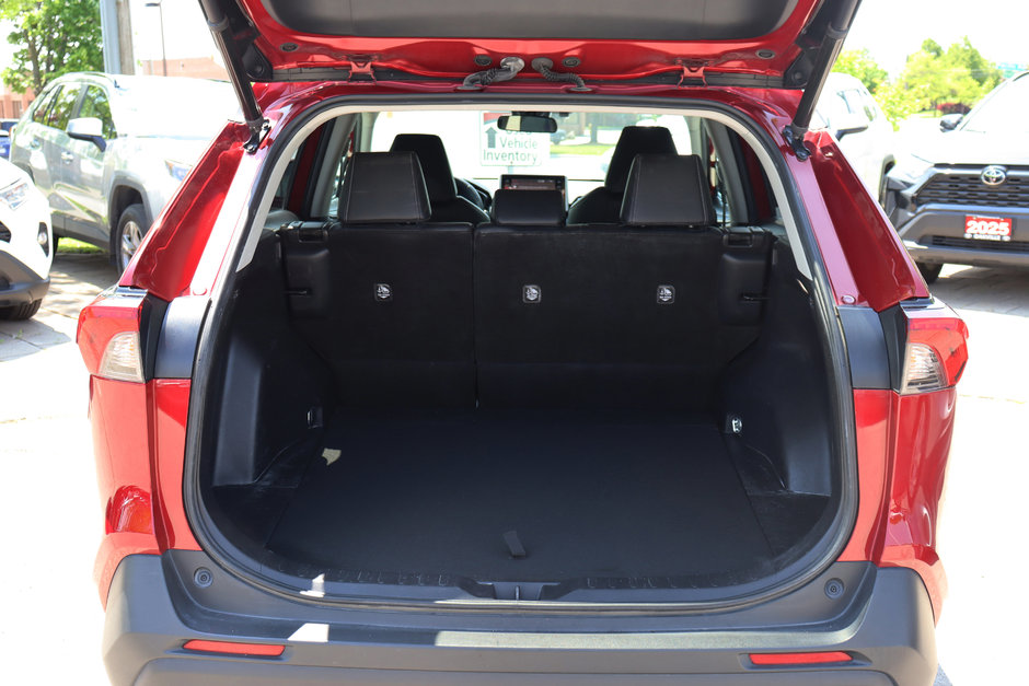 2022 Toyota RAV4 XLE AWD Lease Trade-in | Clean Carfax-16