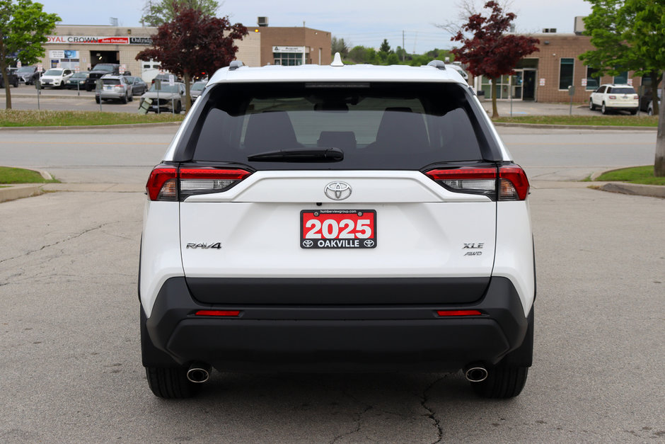 2025 Toyota RAV4 XLE AWD Lease Trade-in | Power Liftgate-2