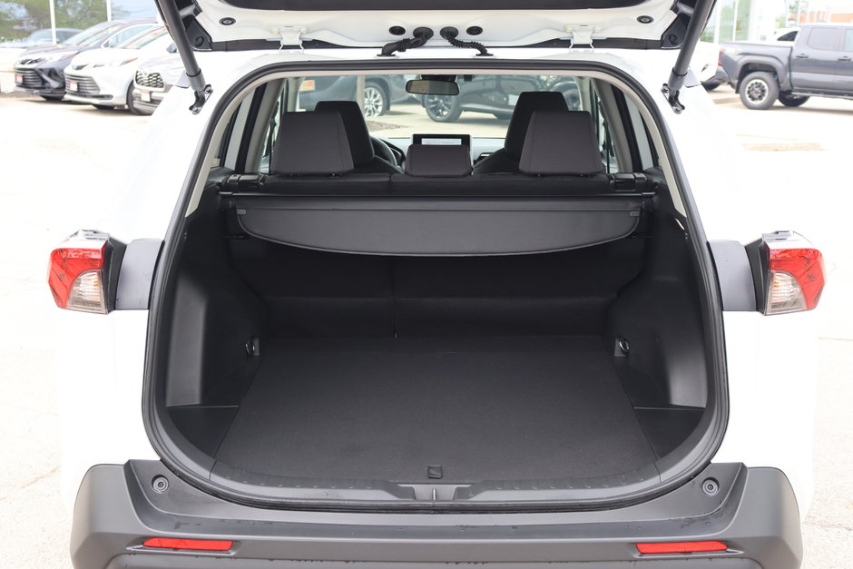 2025 Toyota RAV4 XLE AWD Lease Trade-in | Power Liftgate-16