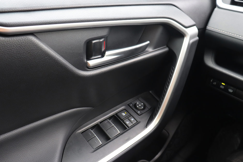 2025 Toyota RAV4 XLE AWD Lease Trade-in | Power Liftgate-15