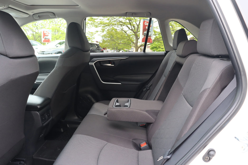 2025 Toyota RAV4 XLE AWD Lease Trade-in | Power Liftgate-7