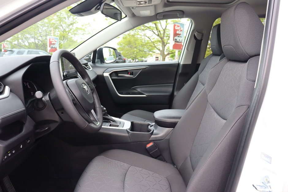 2025 Toyota RAV4 XLE AWD Lease Trade-in | Power Liftgate-6