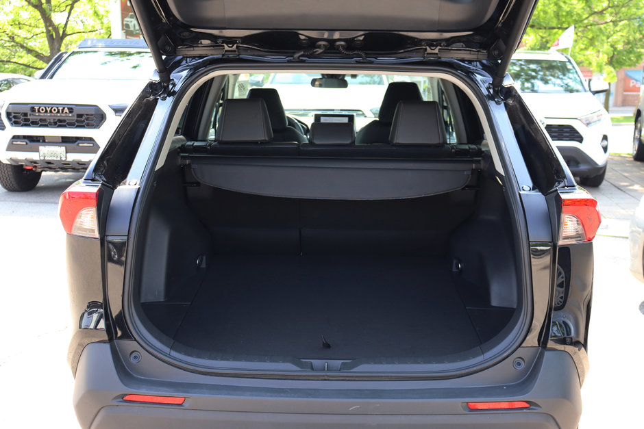 2025 Toyota RAV4 Hybrid Electric XLE AWD Lease Trade-in-16