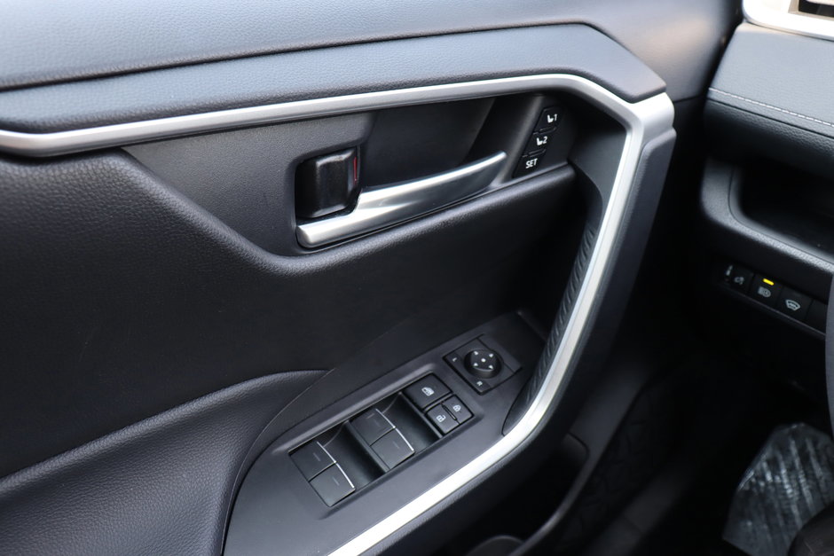 2025 Toyota RAV4 Hybrid Electric XLE AWD Lease Trade-in-15