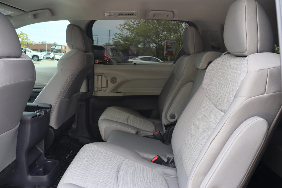 2024 Toyota Sienna LE AWD 8-Pass | Brakes Serviced-7