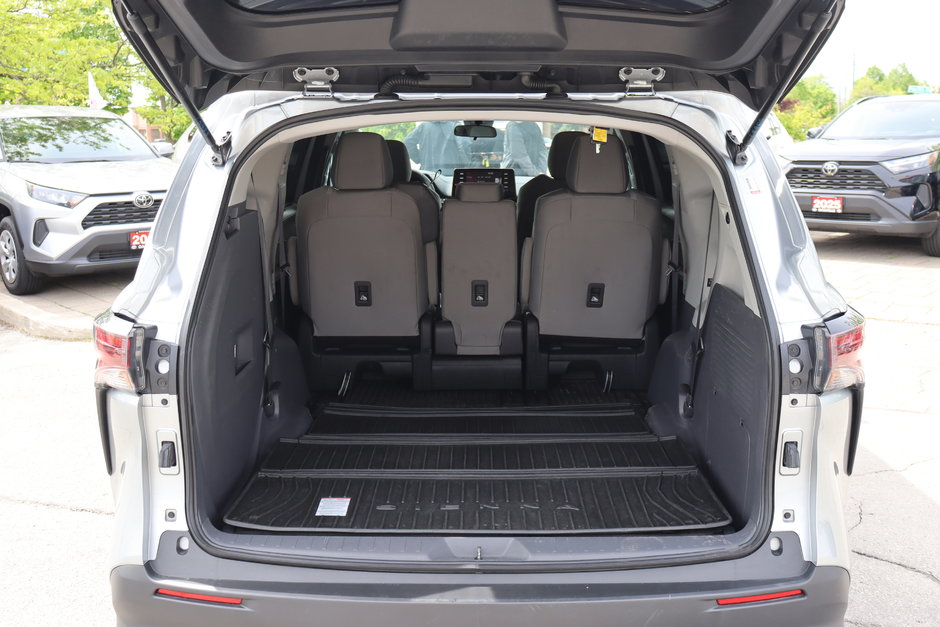 2024 Toyota Sienna LE AWD 8-Pass | Brakes Serviced-17