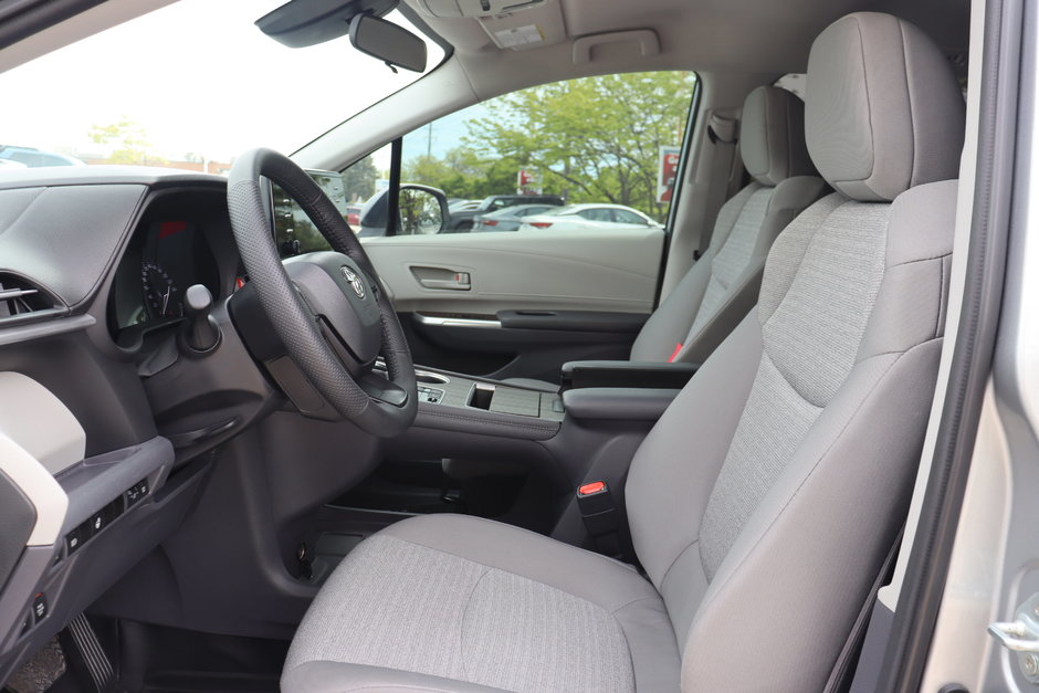 2024 Toyota Sienna LE AWD 8-Pass | Brakes Serviced-6