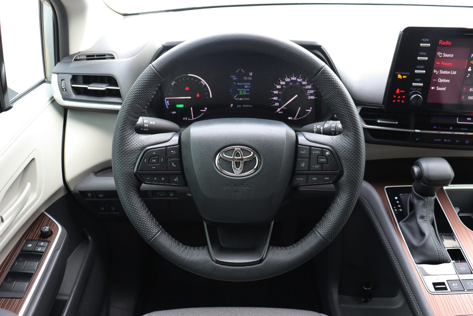 2024 Toyota Sienna LE AWD 8-Pass | Brakes Serviced-10