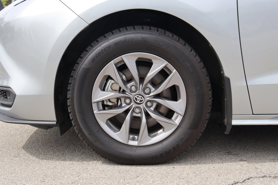 2024 Toyota Sienna LE AWD 8-Pass | Brakes Serviced-5