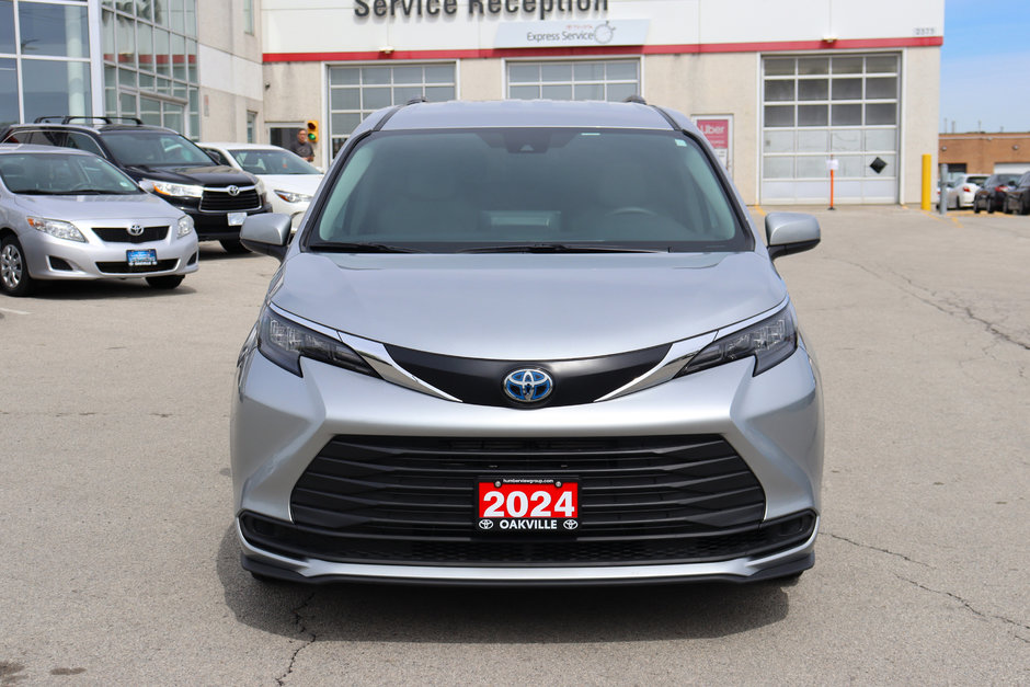 2024 Toyota Sienna LE AWD 8-Pass | Brakes Serviced-4