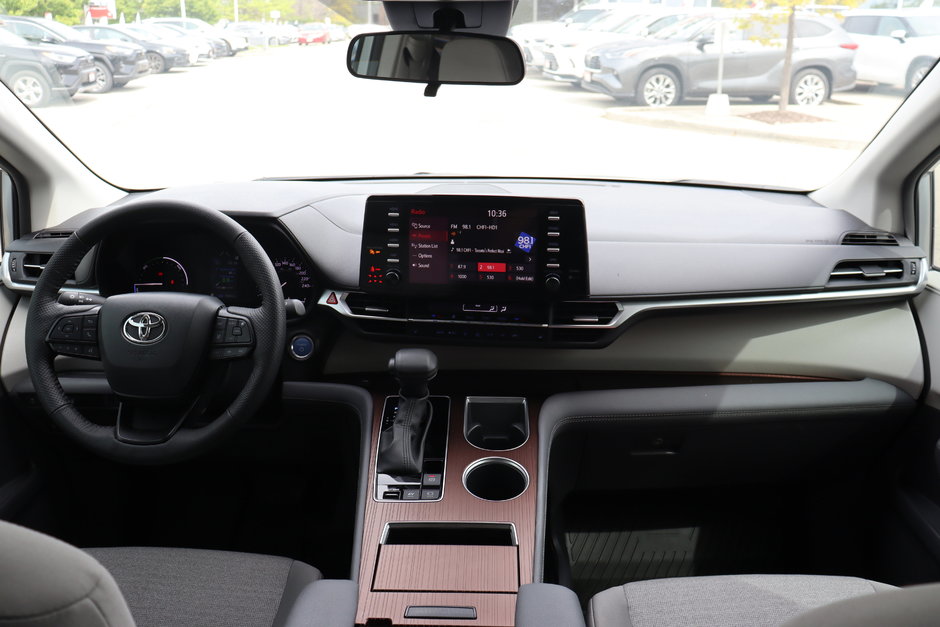 2024 Toyota Sienna LE AWD 8-Pass | Brakes Serviced-9