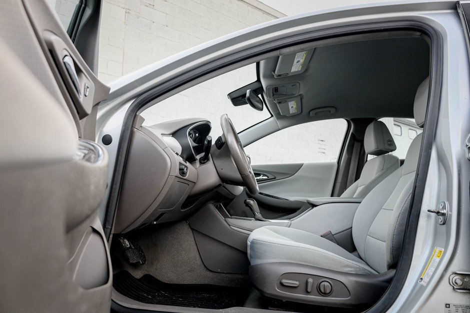 2017 Chevrolet Malibu LT-8