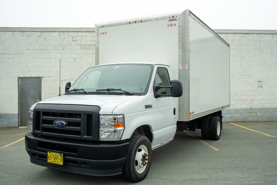 2025 Ford E-Series Cutaway BASE-2