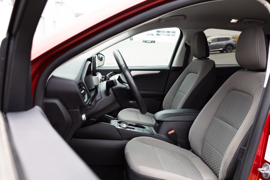 2022 Ford Escape SE AWD-11