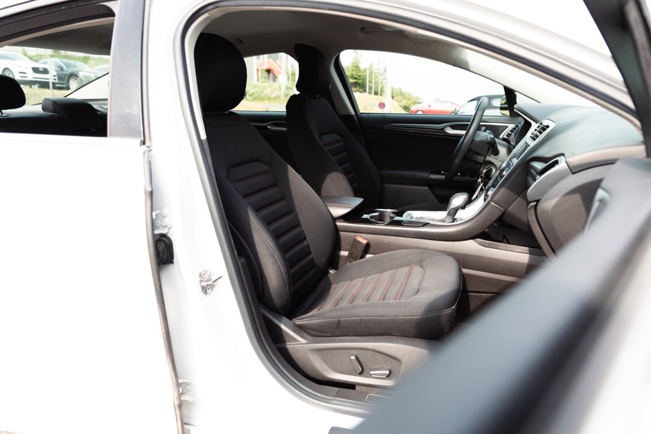 2016 Ford Fusion SE FWD-20