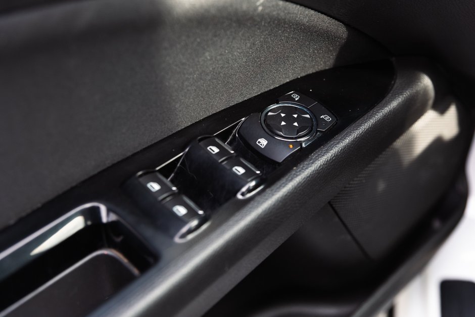 2016 Ford Fusion SE FWD-16